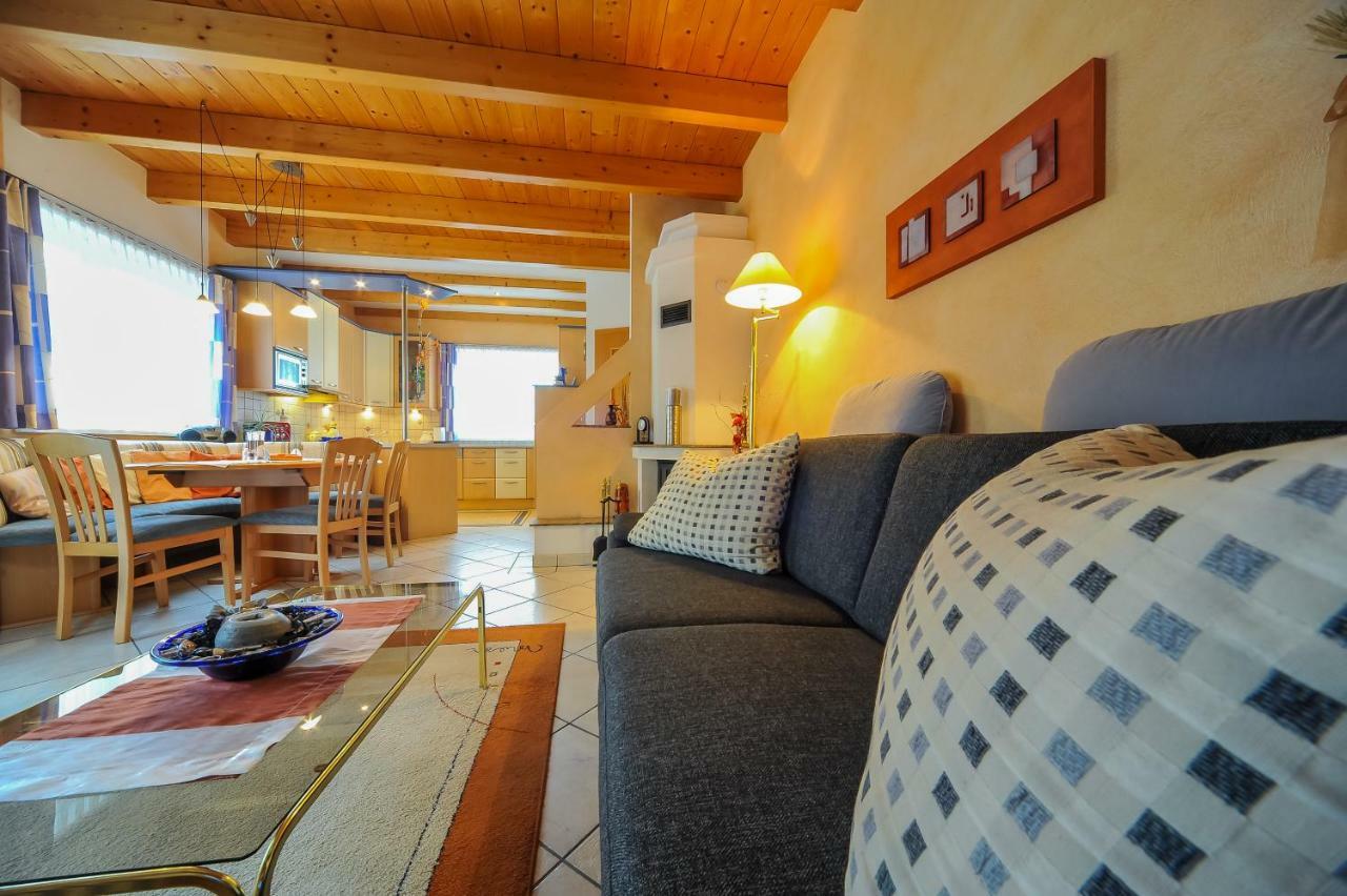 Ferienwohnung Regina Sankt Peter-Freienstein ภายนอก รูปภาพ